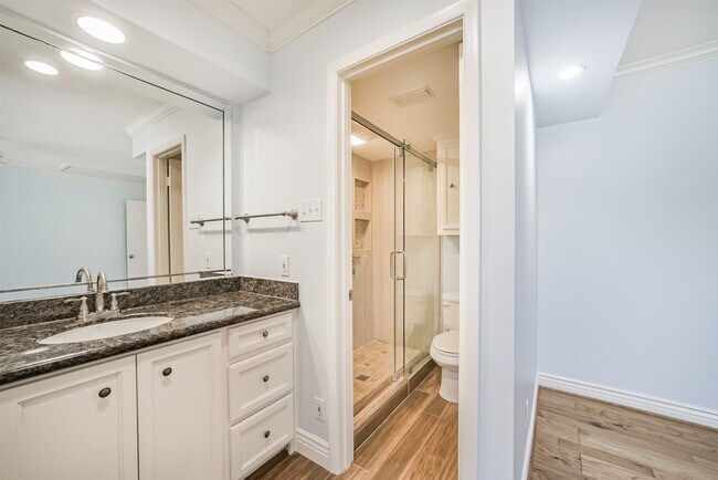 Building Photo - 4521 Acacia St