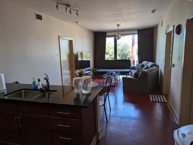 Building Photo - 3016 Guadalupe St