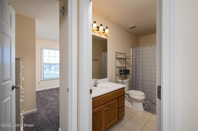 Building Photo - 436 Trinity Dr
