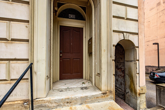 Entrance - 430 Hopkins St