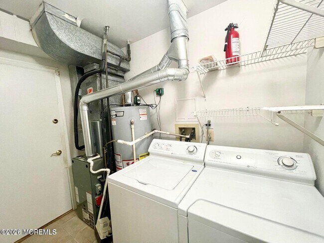 Building Photo - 21 Evergreen Dr