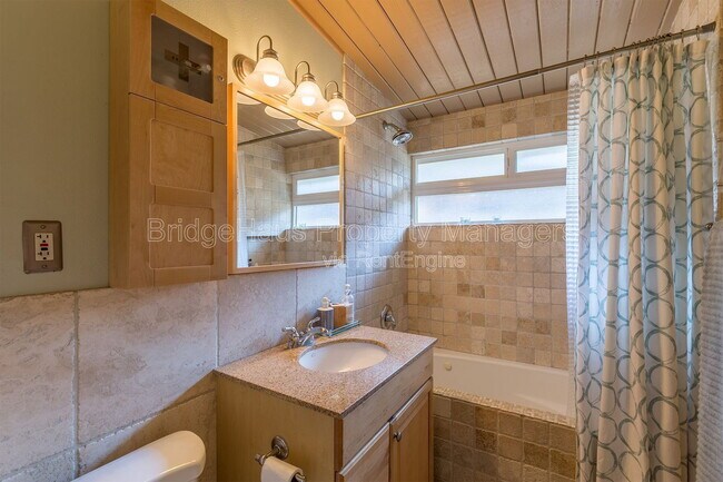 Building Photo - 132 Riviera Dr