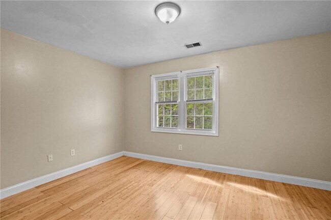 Building Photo - 44 Ridgeway Ave