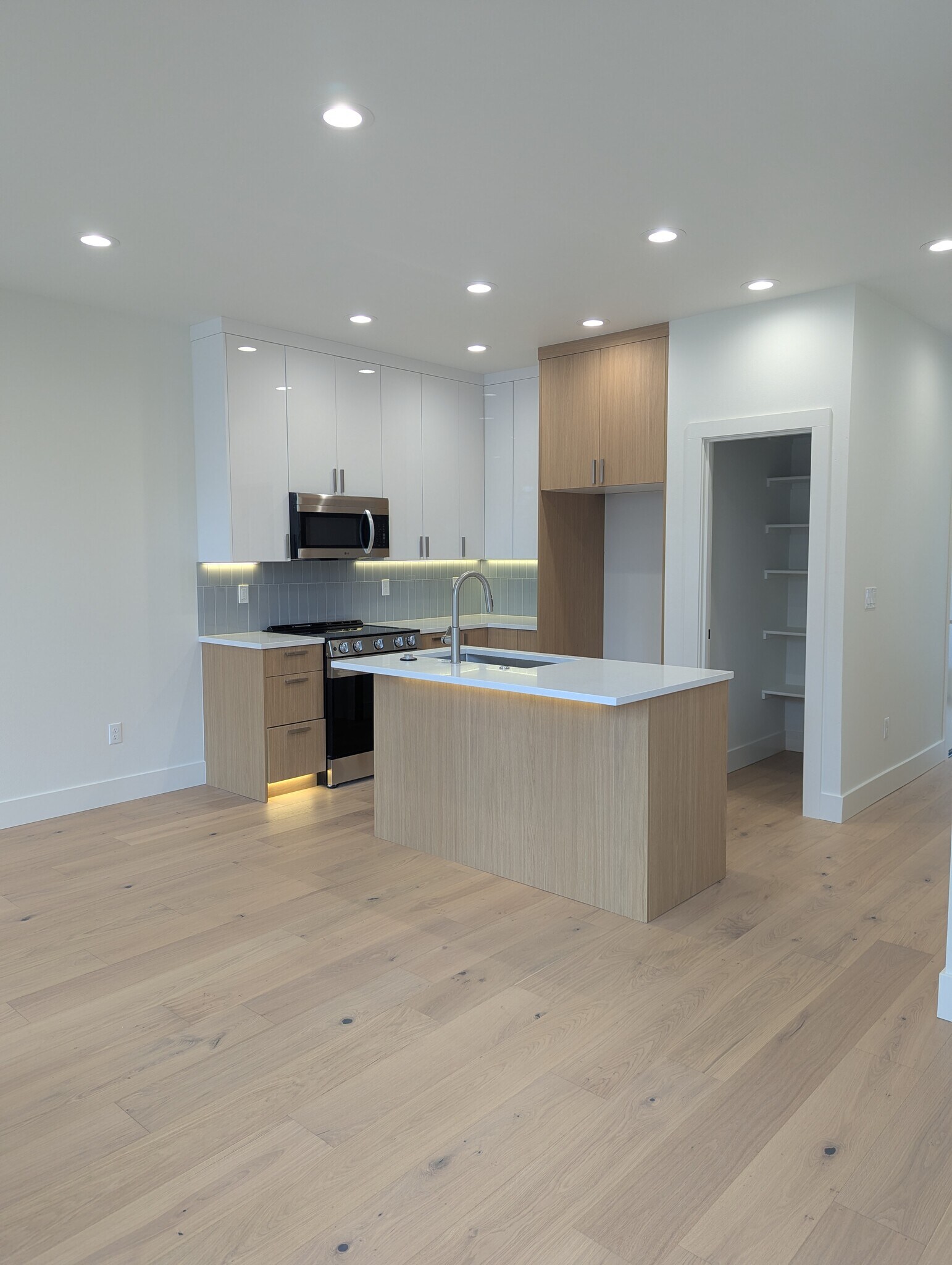 Building Photo - 5041 SE King Rd