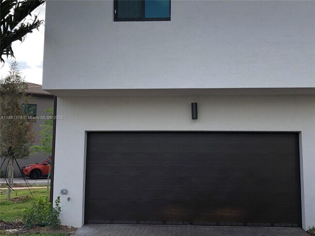 Building Photo - 4937 NW 84th Ave