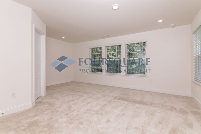 Building Photo - End Unit Townhome | Back Patio with Privac...