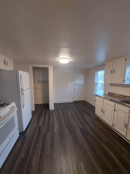 Building Photo - 2063 Beechmont Ave