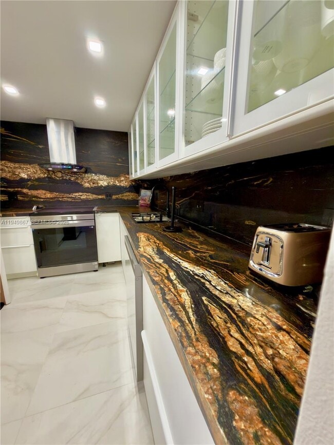 Building Photo - 400 Kings Point Dr