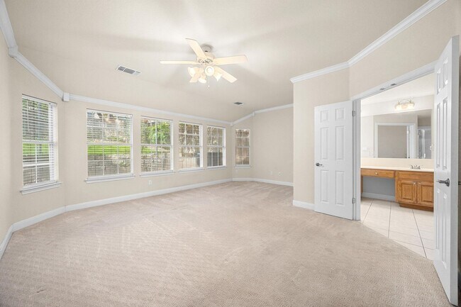 Building Photo - 7 Bed Home for August!