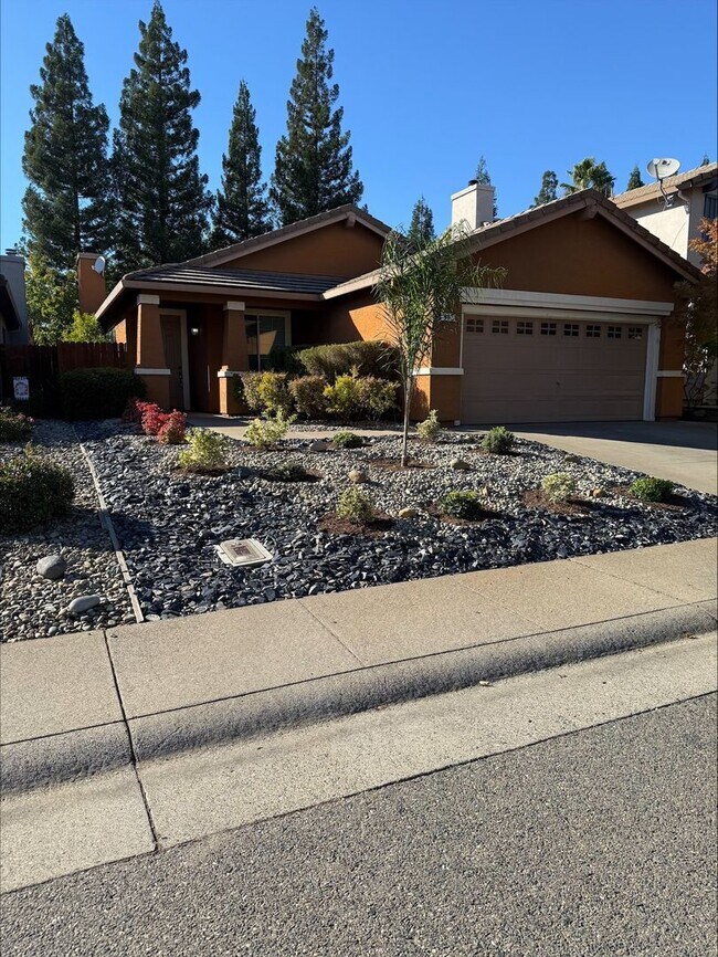 Building Photo - Beautiful Single-Story 4BR/2BA Home – Quiet Folsom Neighborhood