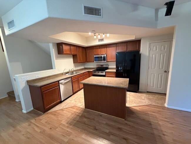 Building Photo - beautiful 2 bed, 2.5 bath condominium in the elegant Via De Cielo gated community in Chandler!