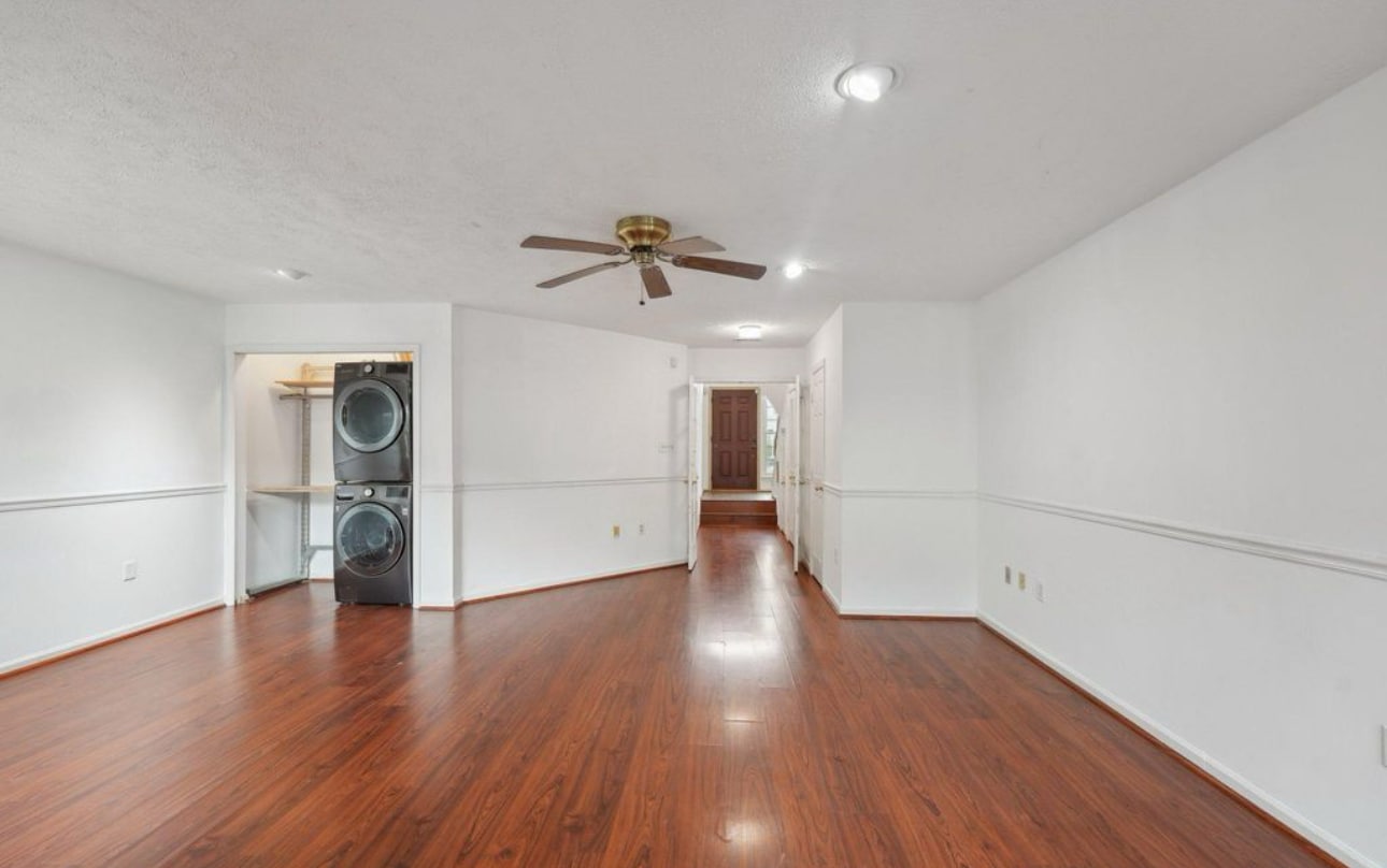 Building Photo - 7813 Flager Cir