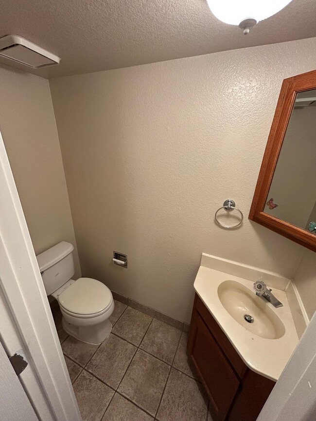 Building Photo - Spacious 4 Bedroom 2.5 Bath Home Antioch