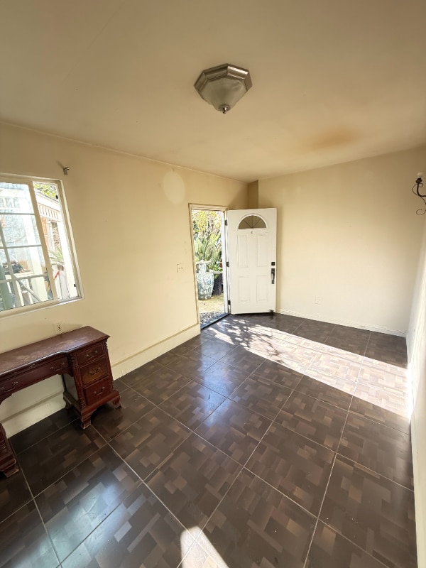 Building Photo - 1311 S Ross St