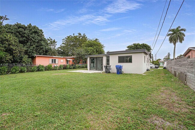 Building Photo - 2230 N 62nd Ave
