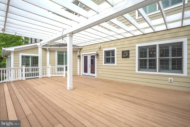 Building Photo - 5905 Lone Oak Dr