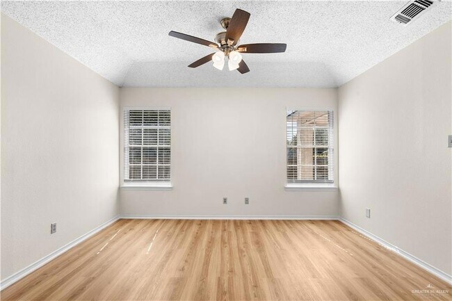 Building Photo - 1709 Jonquil Ave