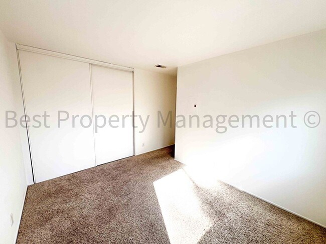 Building Photo - Perfect Shape Warm Springs Condo next to J...