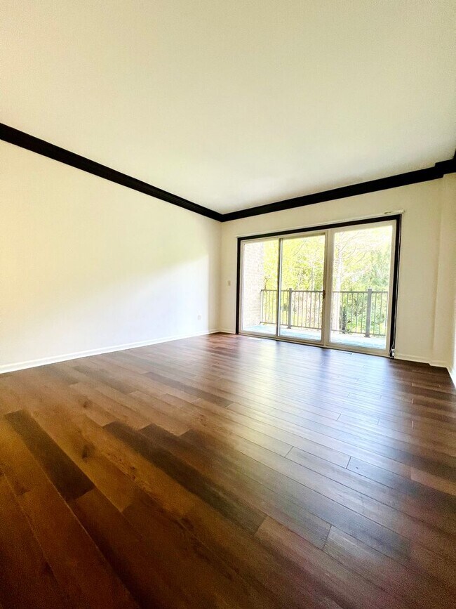 Building Photo - Lake Villa 4040- PLACEMENT