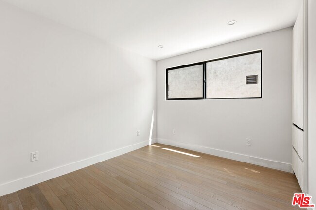 Building Photo - 1450 S Crescent Heights Blvd