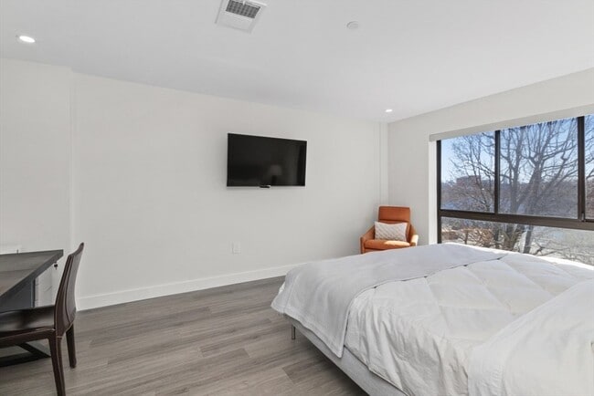 Building Photo - 199 Coolidge Ave