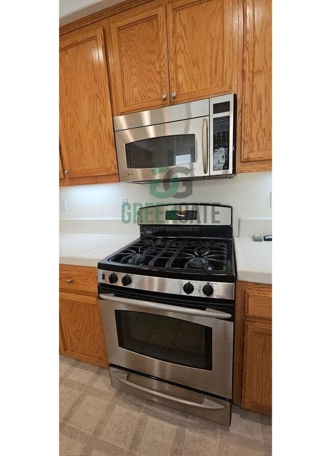 Building Photo - Beautiful 4 Bedroom, 3 Bathroom Home in Tr...