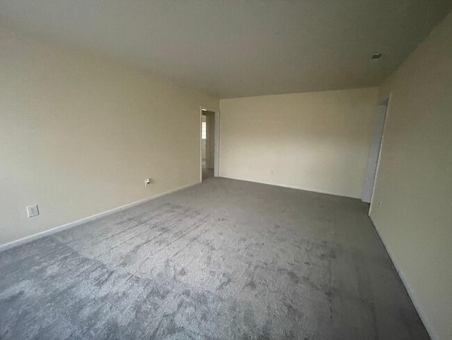 Building Photo - 3211 Meridian St N