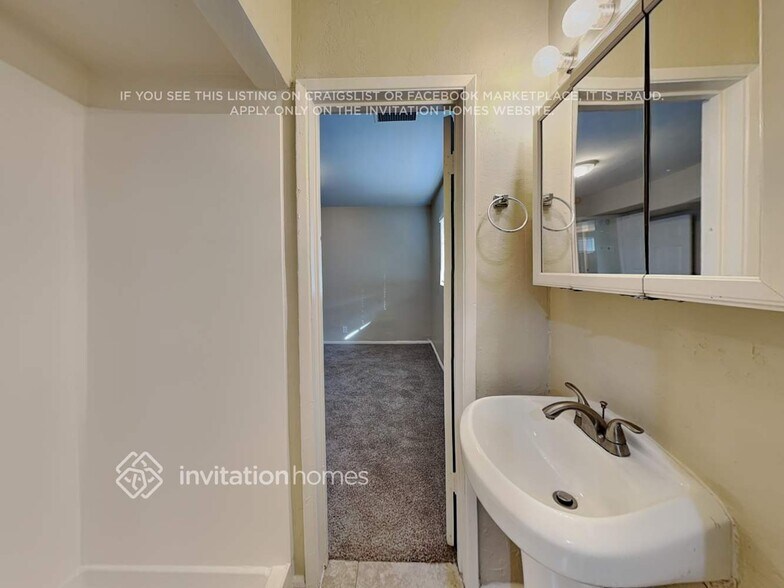 Building Photo - 2039 E Osborn Rd