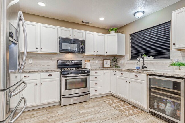 Building Photo - 18711 Appletree Hill Ln