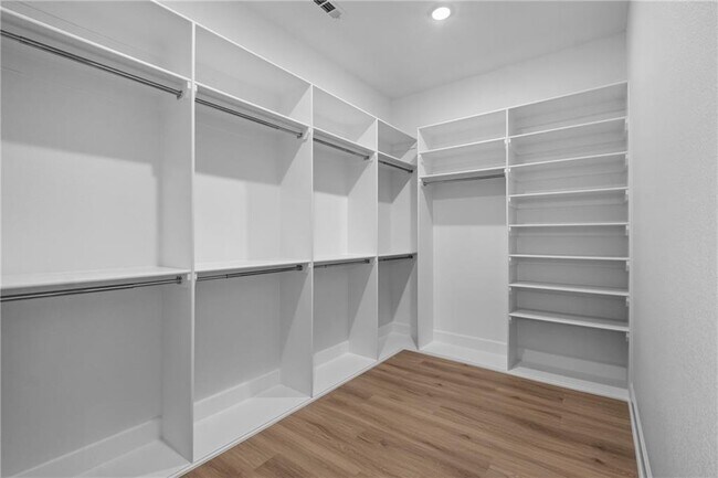 Building Photo - 550 Apollo Dr