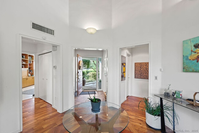 Building Photo - 130 Ferncliff Dr