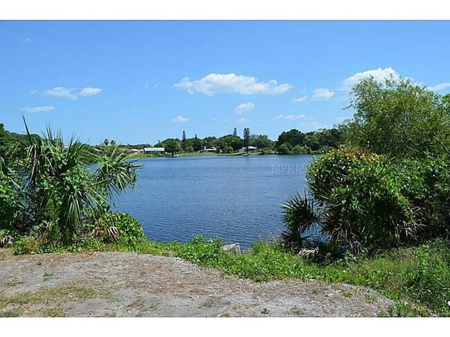 Building Photo - 3 Bedroom/2 Bath Apartment with the Water ...