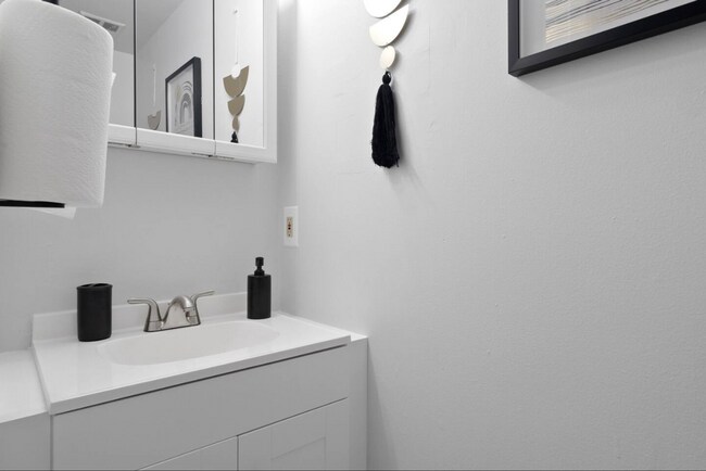 Building Photo - Pershing Properties