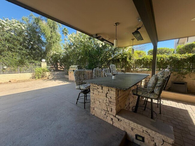 Building Photo - 9225 N Arroya Vista Dr W