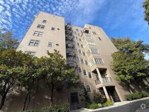 Building Photo - Historical 705 Davis Building! Vintage Lux...