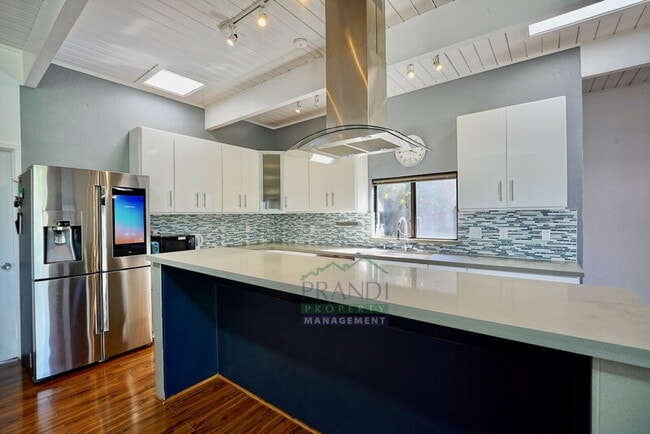 Building Photo - 955 Las Ovejas Ave