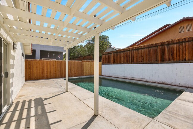 Building Photo - 53405 Avenida Rubio