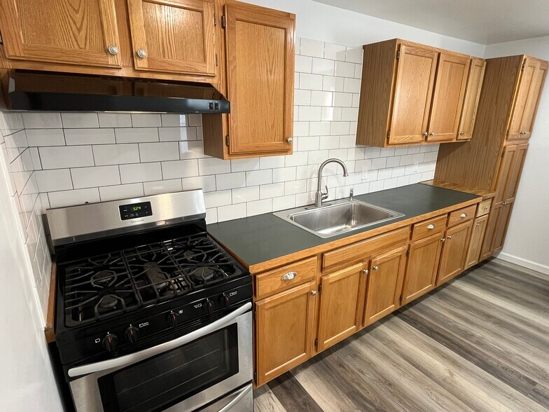 Building Photo - 112 E Young St