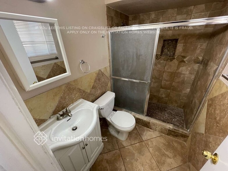 Building Photo - 4301 N 48th Dr