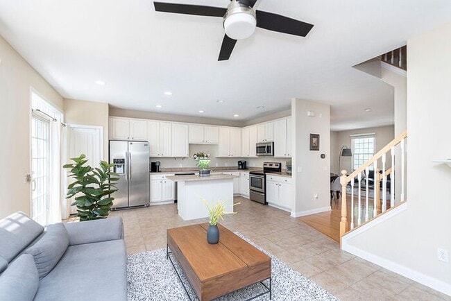 Building Photo - Beautiful 3 Bed Townhome In the Heart Of Village Of West Clay!