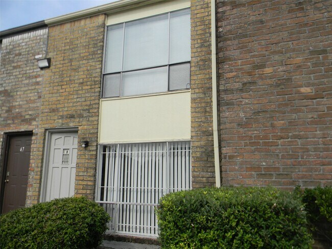 Building Photo - 9200 W Bellfort Ave