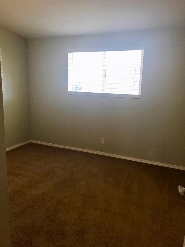 Building Photo - 1415 Willow Dr