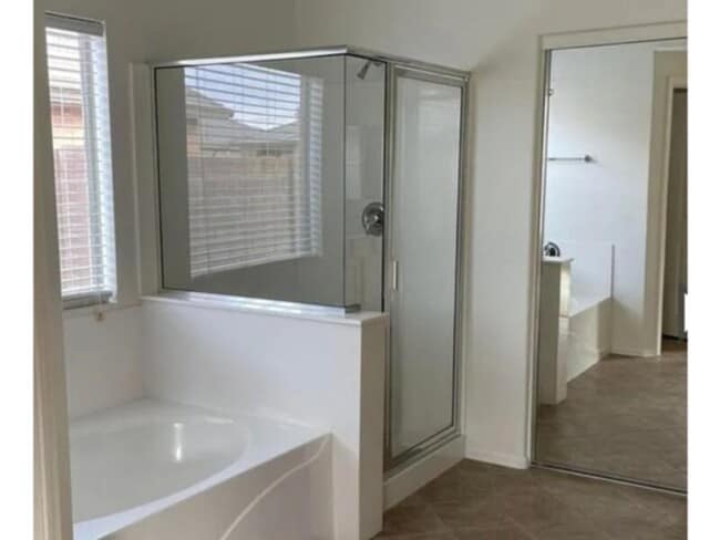 Building Photo - SINGLE LEVEL HOME