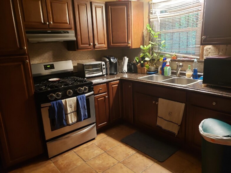 Building Photo - 1602 Ashdale Rd