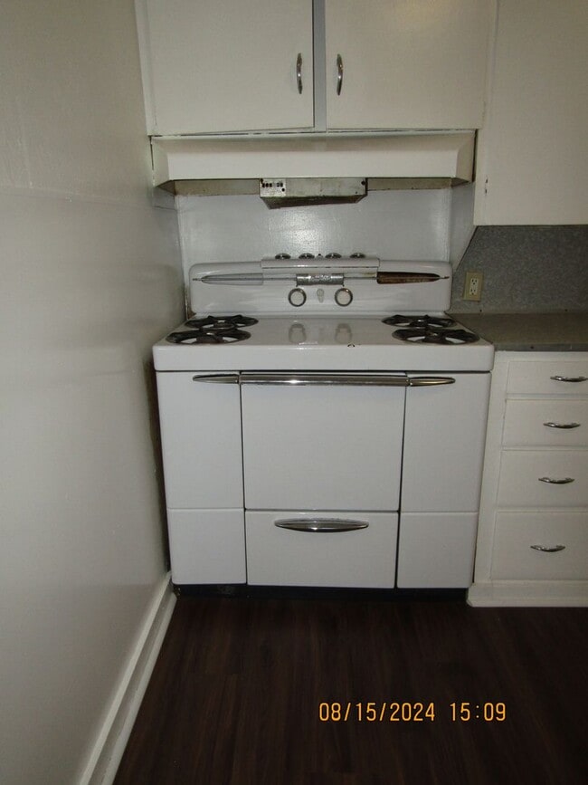 Building Photo - Very nice two-bedroom home located in the ...