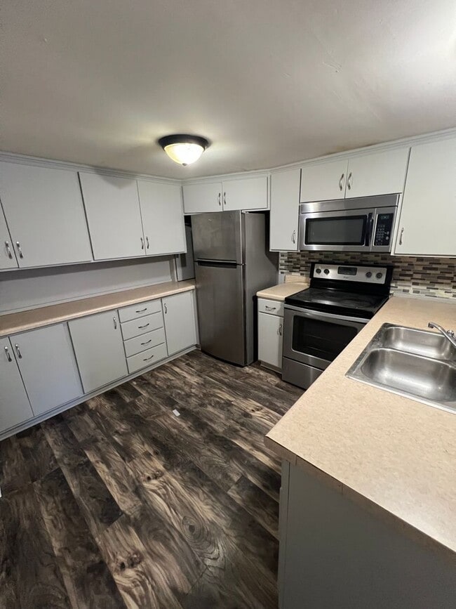Building Photo - 2 bed/1 bath home
