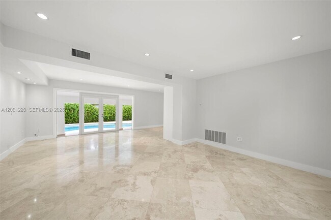 Building Photo - 5510 Orduna Dr
