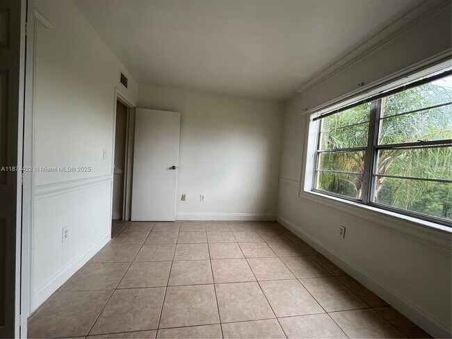 Building Photo - 4354 NW 9th Ave