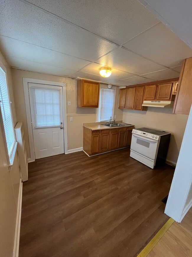 Building Photo - Spacious 2 Bedroom on Weber Rd.