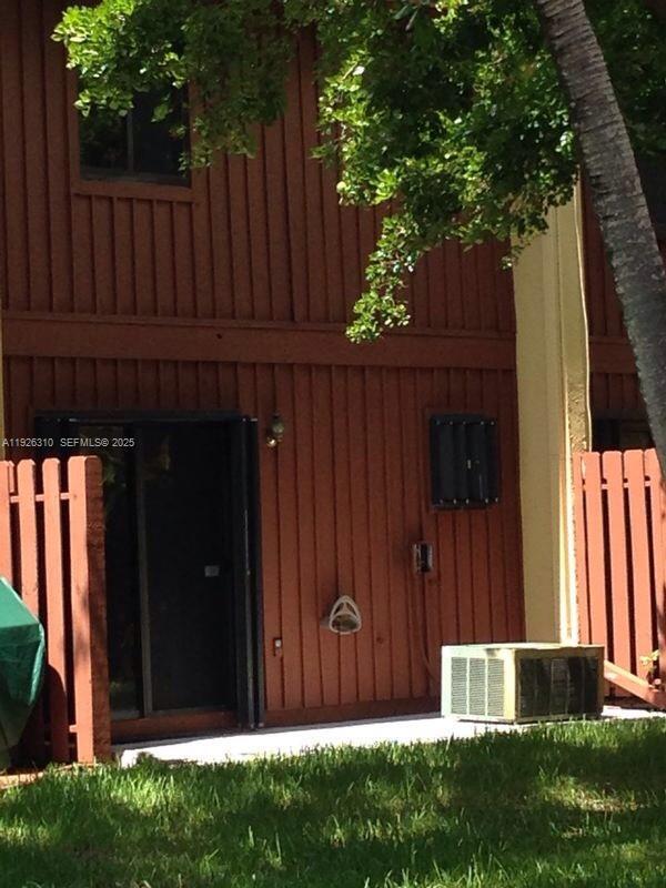 Building Photo - 405 SE 14th St